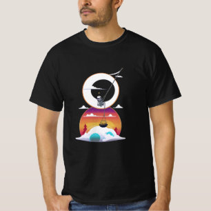 Skelett schwingt auf einem Mond T-Shirt