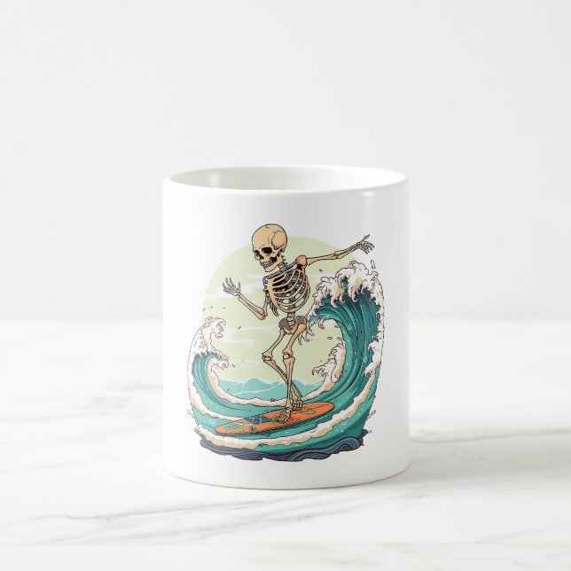 Skelett surfen in den Wellen Kaffeetasse (Mittel)
