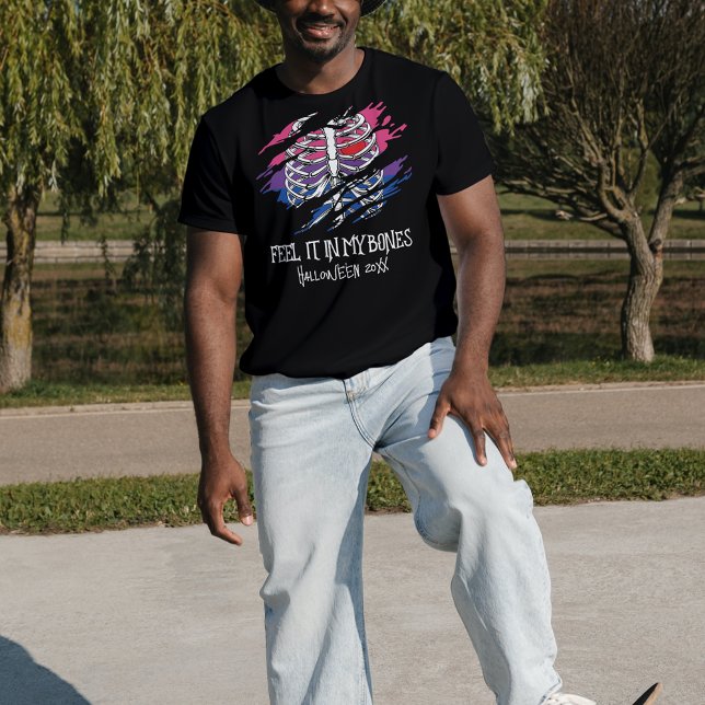 Skelett über Bisexuelle Flaggenfarben - Hintergrun T-Shirt (Von Creator hochgeladen)