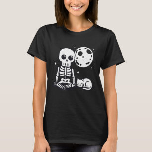 Skelett und Katze mit Vollmond Halloween T-Shirt