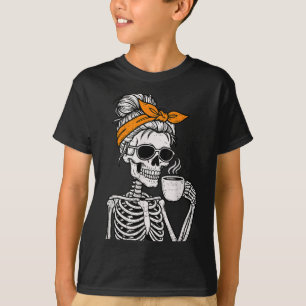 Skelett-Unordentlicher-Bun-Trinkt-Kaffee-Halloween T-Shirt