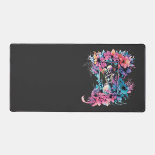 Skelette in Liebe. Ein Strauß Blume. Schreibtischunterlage