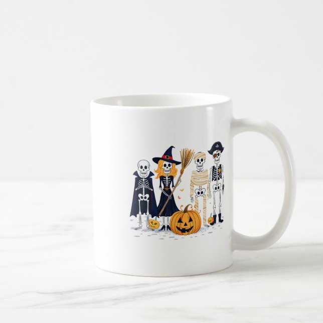 Skelette und Freunde in Kostümen Herbstsaison Kaffeetasse (Rechts)