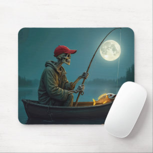 Skelettfischer in einem Ruderboot Mousepad