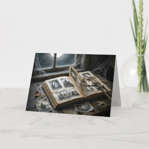 Skeletthand blättert durch ein Fotoalbum Karte