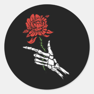 Skeletthand mit einer Rote Rose Runder Aufkleber