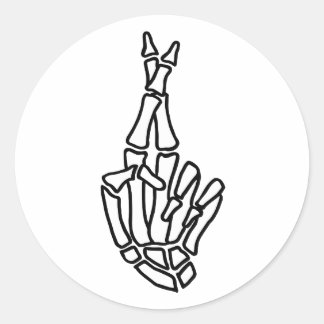 Skeletthand mit gekreuzten Fingern Runder Aufkleber