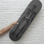 Skelettknochen Halloween-Skateboard für coole Goti Skateboard<br><div class="desc">Entfesseln Sie Ihren inneren Rebell mit diesem schwarz-grauen Skelett-Silhouette Skateboard. Es ist nicht nur irgendein Forum,  es verdient deinen Namen darauf. Also,  machen Sie es zu Ihrer nächsten Fahrt.</div>