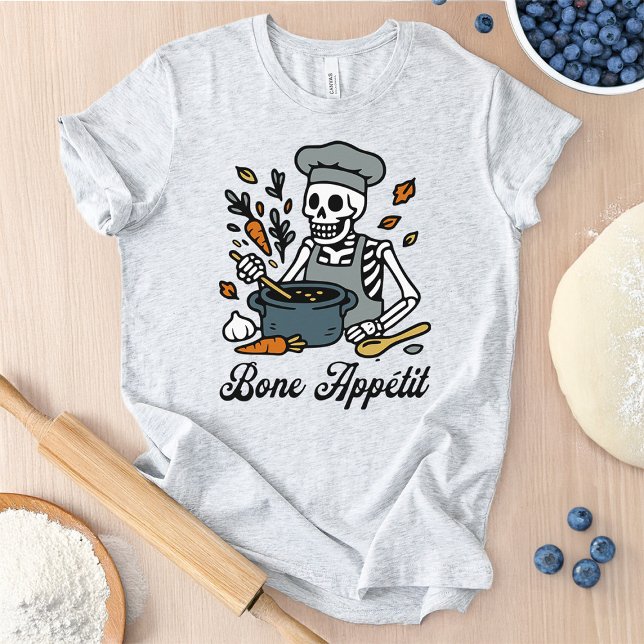 Skeletton Koch Halloween - Spookes Kochen Tri-Blend Shirt (Shirt featuring a happy skeleton chef cooking up a pot of soup. )
