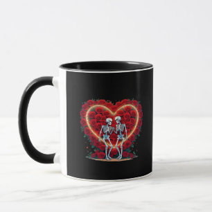 Skelettpaare, die Hände in einem Herzen von Ro Tasse