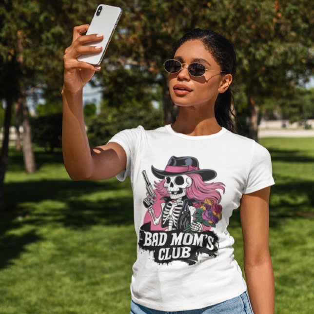 Skelettstyling mit einer Waffe T-Shirt (Von Creator hochgeladen)