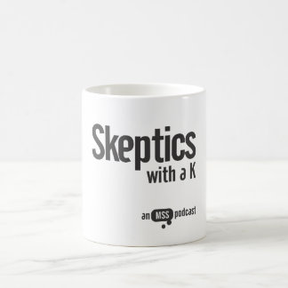 Skeptiker mit einer k-Tasse Tasse