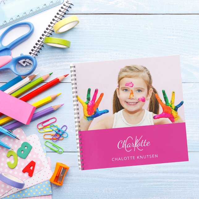 Sketchbook Foto Hot Pink Monogramm Girl Notizbuch (Von Creator hochgeladen)