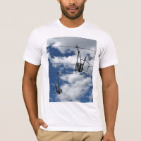 Ski-Aufzug und Himmel