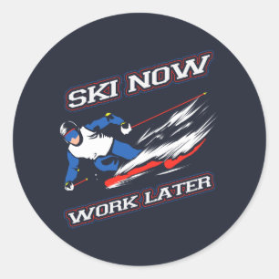 Ski jetzt später Wintersport Runder Aufkleber