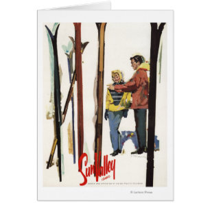 Skier sind von einem Poster Stehend