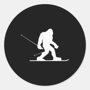 Skifahren Bigfoot-Shirt, Lustiges süßes Sasquatch- Runder Aufkleber