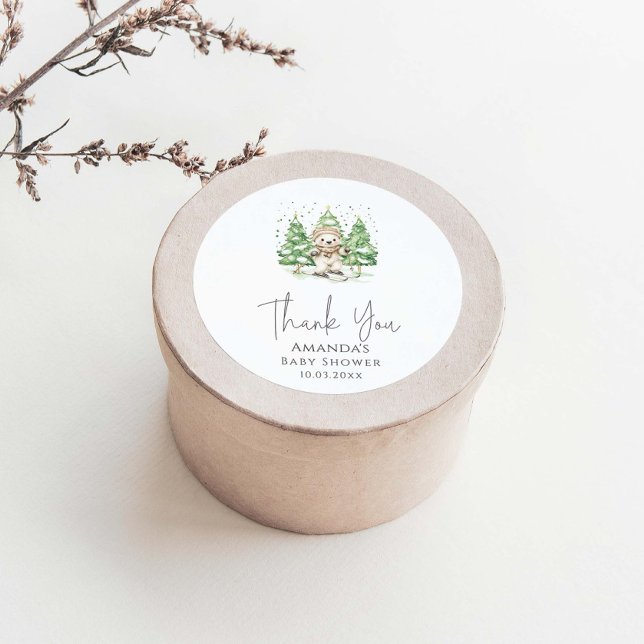 Skifahren in Parenthood Winter Baby Dusche Runder Aufkleber (Von Creator hochgeladen)