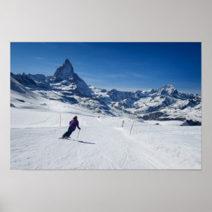 Skifahren mit Matterhorn in Zermatt, Schweiz Poster