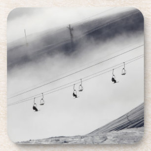 Skifahrer auf einem Sessellift Getränkeuntersetzer