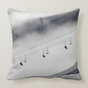 Skifahrer auf einem Stuhlaufzug Kissen