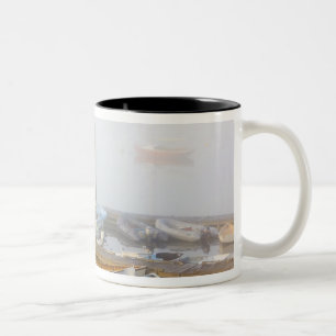 Skiffs und Morgennebel im Southwest Harbor, Zweifarbige Tasse
