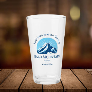 Skigebiet Bald Mountain Idaho trinkt Bier Glas
