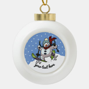 Skiing Snowman in Wooly Weihnachtshut Cartoon Keramik Kugel-Ornament