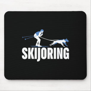 Skijoring Lustiger Hund zieht Ski Fahren Skifahren Mousepad