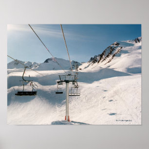 Skilift in sonniger Schneelandschaft Poster