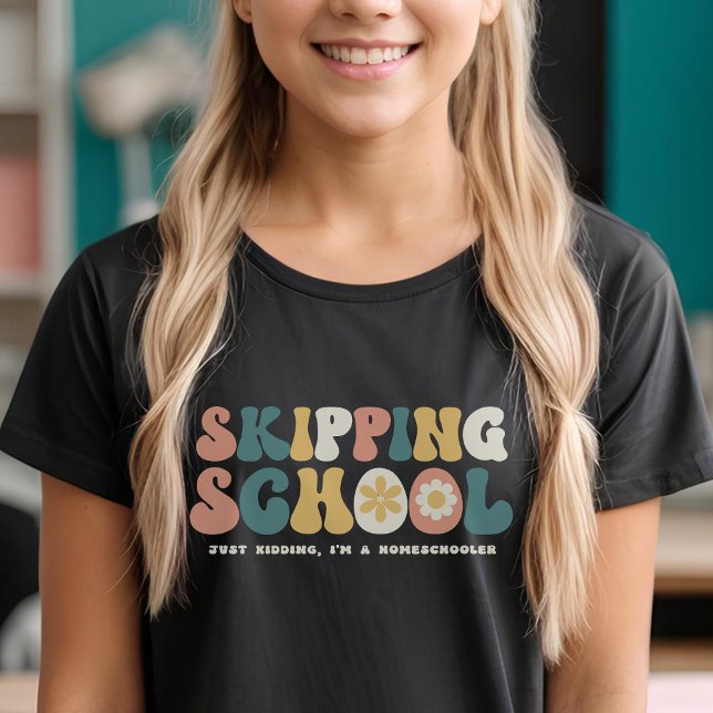 Skiping School Funny Homeschooler Retro T-Shirt (Von Creator hochgeladen)