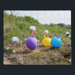 Skippiebal race van Fubby poppetjes op ballonnen. Puzzle<br><div class="desc">Fubby's die een wedstrijdje doen met een skippiebal van een Ballon. Een finisch lijn met wedstrijdvlag door het monster af gevlagd. Met als winnaar het zoete meisje. De Fubby is ontstaan in mijn hoofd. Als hersenspinsel ontstond een grappig volkje dat niet genoeg had aan fantasie maar echt tot leven wilde...</div>
