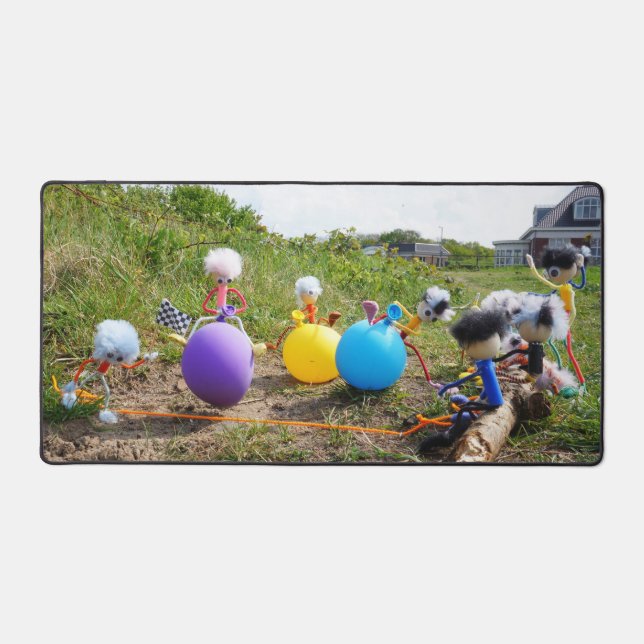 Skippiebal race van Fubby poppetjes op ballonnen. Schreibtischunterlage (Vorderseite)