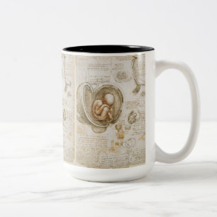 Skizze des Fötusses durch Leonardo da Vinci Zweifarbige Tasse