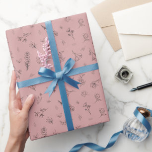 Skizzierte Wildblumen auf pastellrotem Hintergrund Geschenkpapier