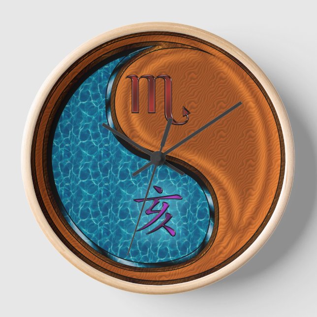 Skorpion & Holzschwein Uhr (Vorderseite)