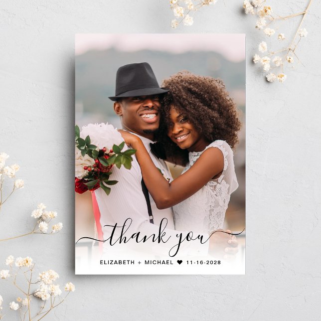 Skript Foto Overlay Dusty Blue Wedding Dankeskarte (Celebrate your love story with a thank you card showcasing your favorite wedding day photo)