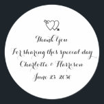 Skript Schwarz-weiße Herzen Hochzeitsgeschenk Gefa Runder Aufkleber<br><div class="desc">Maßgeschneiderte schwarz-weiße Schrift und Herz Hochzeitsgeschenk für klassische Round Stickers</div>