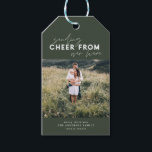 Skriptdistanzierung, die von hier aus Beifall send Geschenkanhänger<br><div class="desc">Mit diesem eleganten Foto-Design,  das mit modernen Schriftart und eigenem Foto ausgestattet ist,  können Sie Ihre Weihnachtswünsche persönlicher und ganz besonders gestalten. Die Farbe kann geändert werden.</div>