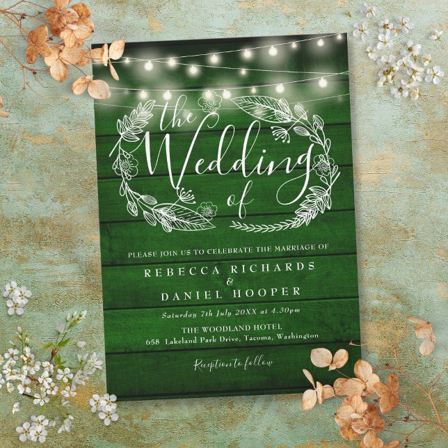 Skripteinbruch mit grünen Holzreihen Einladung (Green Wood String Lights Script Wedding Invitation)