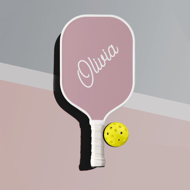 Skriptmonogramm, mauve pickleball schläger (Elegant mauve color pickleball paddle with white edges and handle. White text with woman's name)