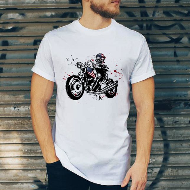 Skull-Biker mit American Flag Helmet T - Shirt (Von Creator hochgeladen)