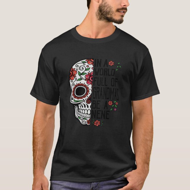 Skull Flower In A World Full Of Grandmas Be A Nene T-Shirt (Vorderseite)