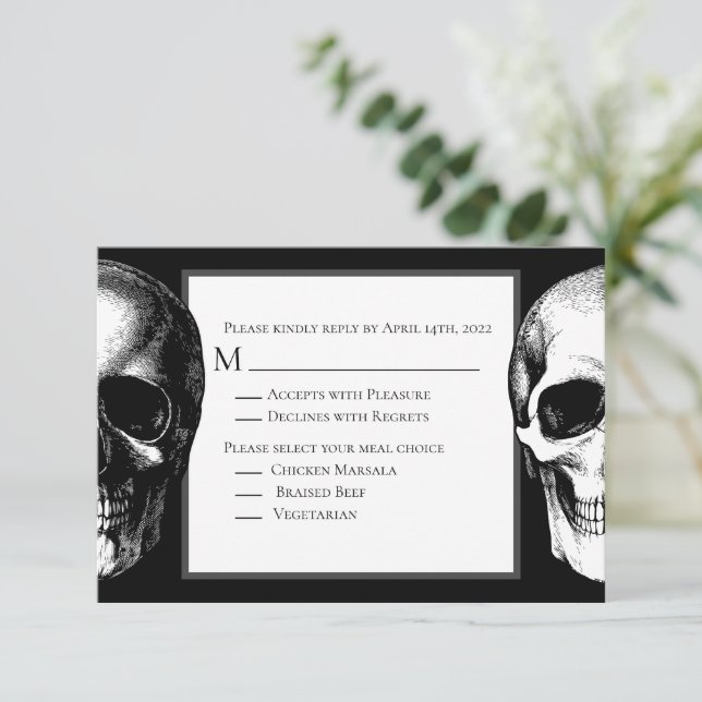 Skull-Gothic Halloween-Antwort-Karte Einladung (Stehend Vorderseite)