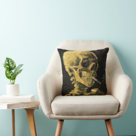 Skull mit brennender Zigarette von Vincent van Gog Kissen
