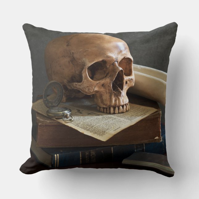 Skull on Books werfen Kissen (Vorderseite)
