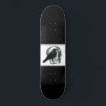 Skull Raven Skeleton Key Black Skateboard<br><div class="desc">Ein illustrierter gotischer Schädel,  Rabe und Skelettschlüssel auf dem schwarzen Skateboard.</div>