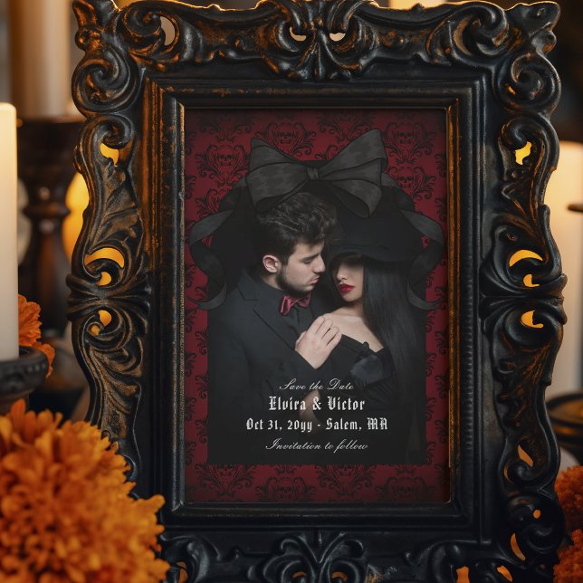 Skull Red Damask Black Bow Goth Wedding Save The Date (Von Creator hochgeladen)