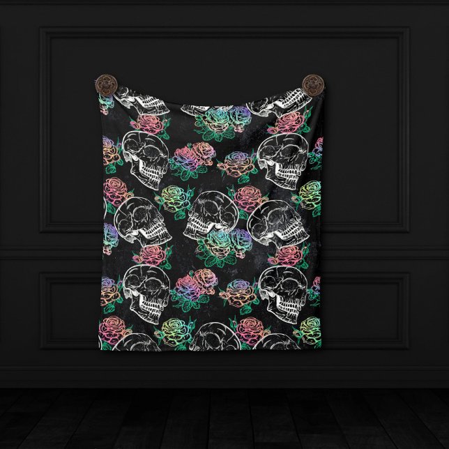 Skulls und Ombre Rose | Gothic Glam Pastel Grunge Fleecedecke (Von Creator hochgeladen)