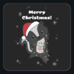 Skunk Christmas Skunks Winter Animals Quadratischer Aufkleber<br><div class="desc">Der weihnachtliche Schauer mit Feenlicht. Hübsche Tiere mit Geschenken und Schnee zu den Ferien. Auch lustig für Weihnachten im Juli. Stinkiers sind süße Tiere und perfekt zu Weihnachten.</div>